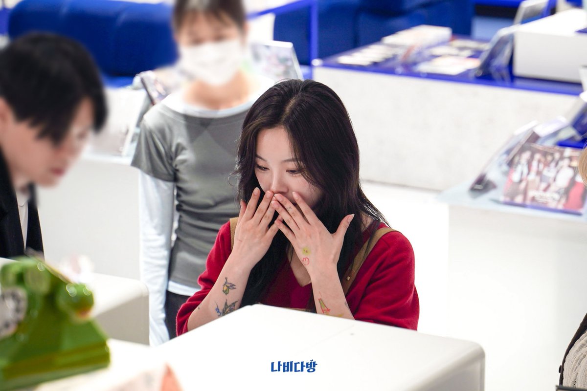 Navi_Dabang's tweet photo. 250418

사장님 미모보다 놀라운 게 있..나?
#휘인 #WHEEIN #마마무 #MAMAMOO https://t.co/5i2kO1GB4x