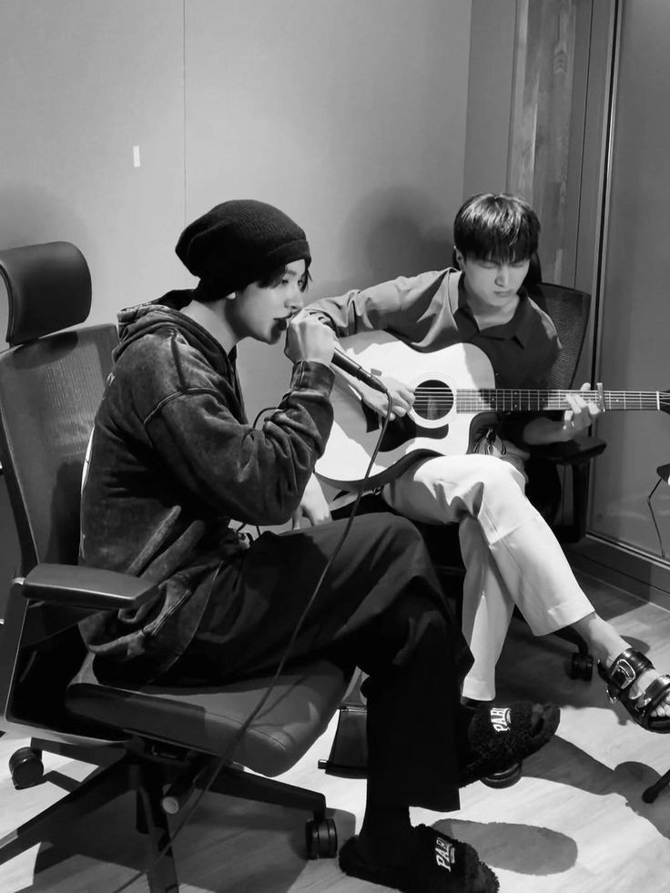 ensspire's tweet photo. Happy birthday, our rockstar. 🤘🏻
#ENSPIRE #DAZO #REYVER #HAPPY_JAY_DAY https://t.co/KumgZxY2Xx