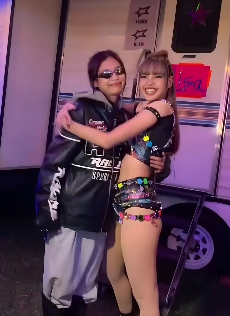 yk2aii's tweet photo. HD #JENLISA SELCA 📸 https://t.co/f3GQCp6TTp