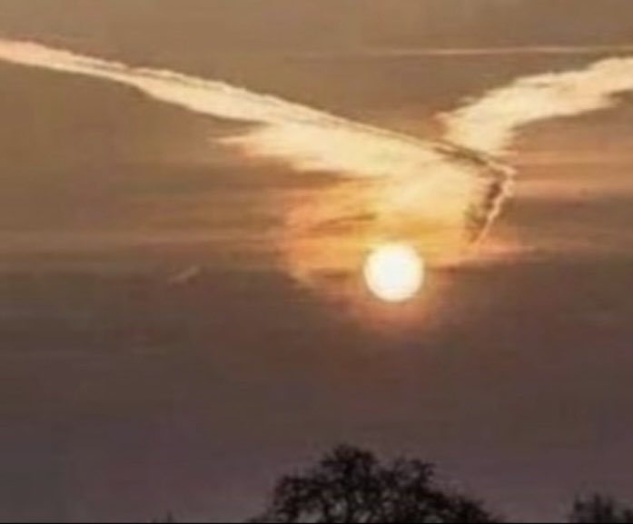 Michael_A's tweet photo. He Has Risen 🙏🏻  #Easter https://t.co/WEo88Nb8Gv