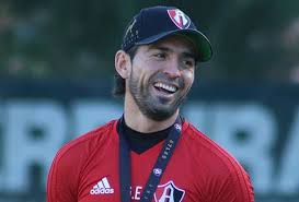 luisb1305's tweet photo. @martinolimx Una burla, dejar al equipo en manos de un atlista, Amaury es lo peor q le  ha pasado a chivas en su historia https://t.co/sfbV84hedh