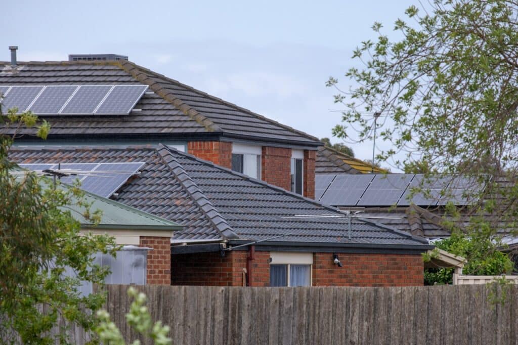 Cleanenergylead's tweet photo. SA trial targets excess rooftop solar generation

#CEGAi 
#CommercialSolarLeads 
#SolarPowerNews

ENGIE and SA Power Networks are collaborating on a 12-month trial looking at different ways to manage the periodic oversupply of rooftop solar energy.  

SA Power Networks’ Market Active Solar Trial seeks to further develop the utility’s approach to integrating rooftop solar with the grid, with innovative new retail offers that reward customers for enabling their solar to be responsive to wholesale energy market pricing.