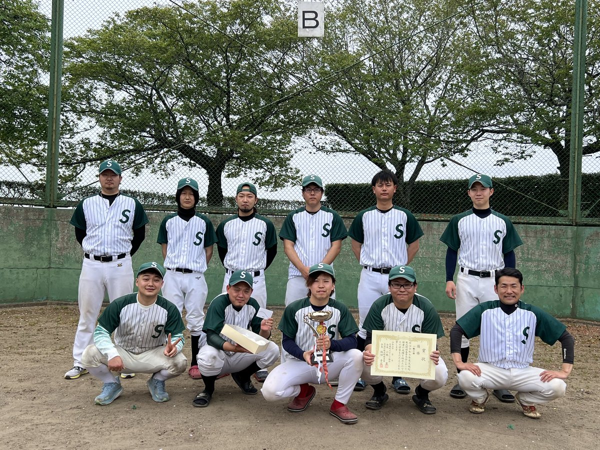 th_taira's tweet photo. 4/20 茨城町大会決勝戦🏟️ ウィンズ様
1-1引き分け△ 規定によりジャンケン5-3
優勝🏆
ホームランで先制を許すも、最終回に追いつき規定のジャンケンで勝ち初出場で優勝することができました😭 https://t.co/gkvvEzNVzR