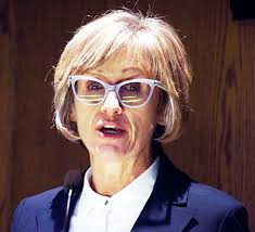 Dan Roodt tweet media