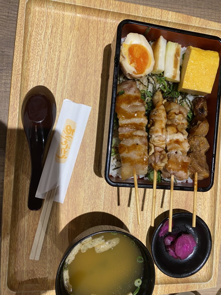 6Kmyk's tweet photo. 福岡着いた☺️
ご飯食べまーす🙃 https://t.co/qoweM05i7R