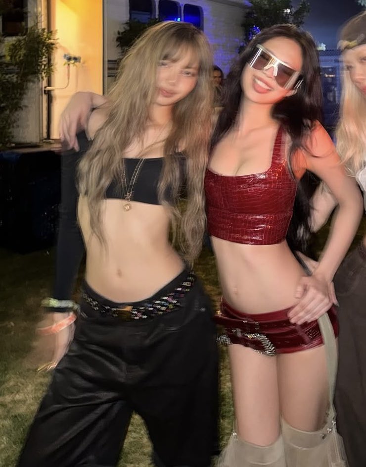 jenlisafeed's tweet photo. weekend 1                                     weekend 2 https://t.co/DBg4JKeFOv