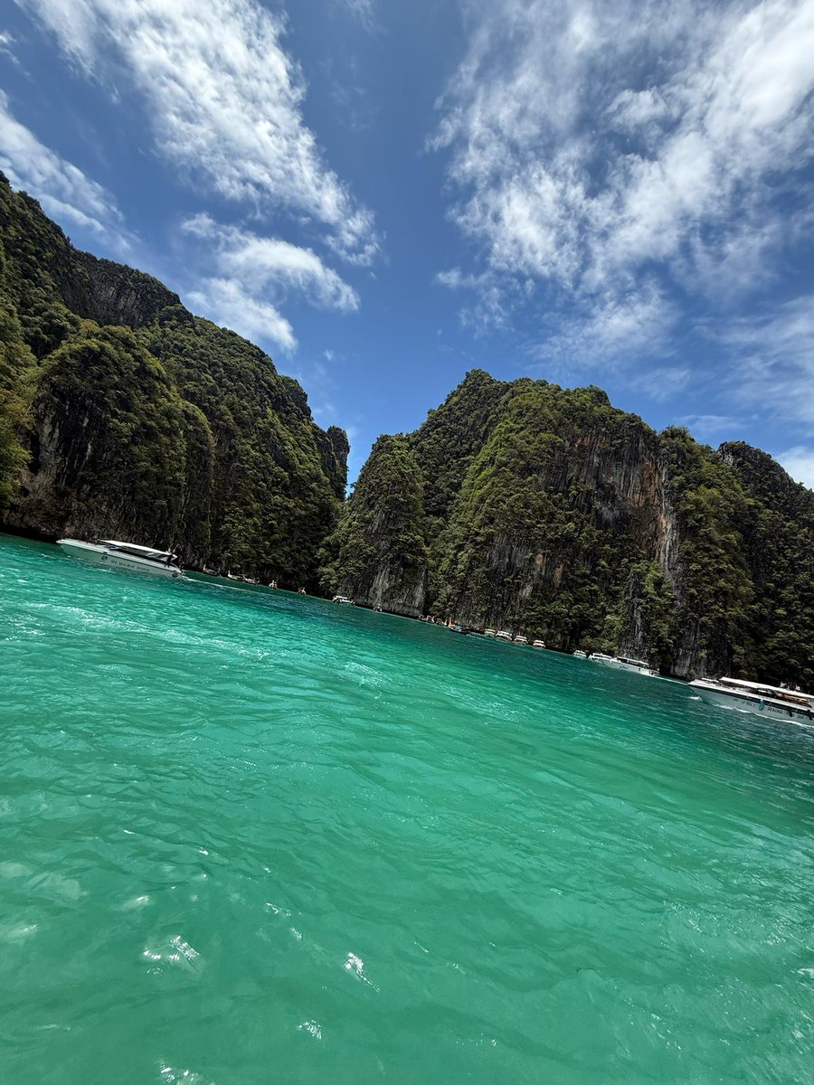 Tomo_scfc's tweet photo. Maya bay and bamboo island 🏝 https://t.co/MpYijcyT7v