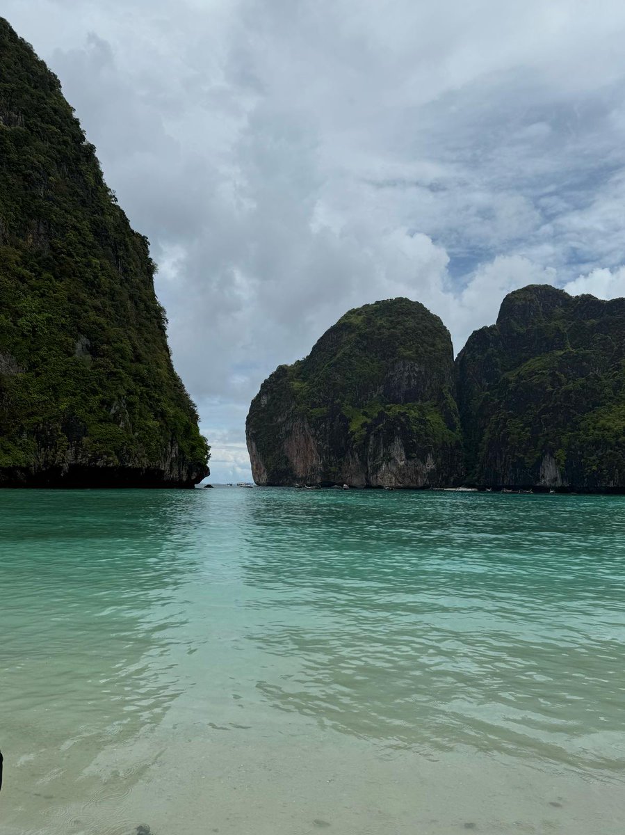 Tomo_scfc's tweet photo. Maya bay and bamboo island 🏝 https://t.co/MpYijcyT7v