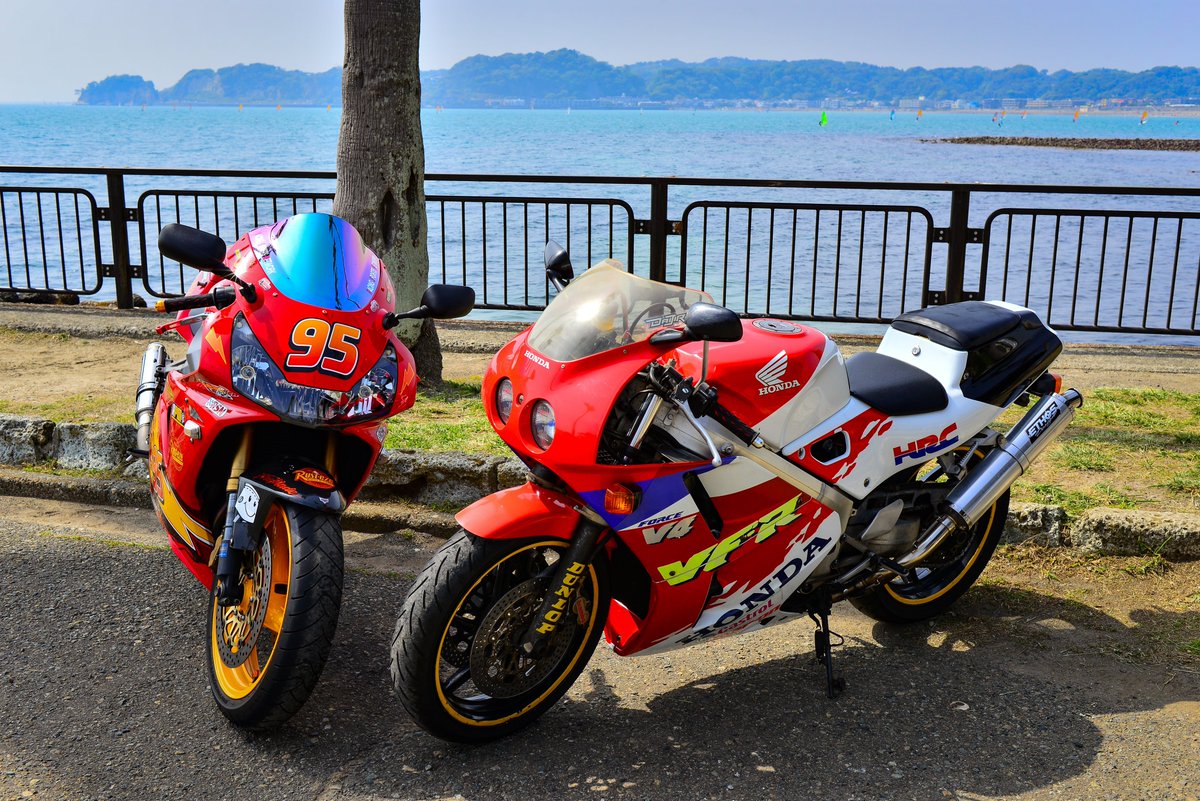 benben_r32's tweet photo. 兄弟3人で走れました😁🙌
コンビニとかに止めてると、『あ、カーズだ』って言いながら通過していく人多いですね😅
#CBR954RR
#sc50
#FireBlade
#VFR400R
#nc30
#ファットボーイ
#カーズ
#ライトニングマックィーン
#LightningMcqueen https://t.co/DXYDxYqv11