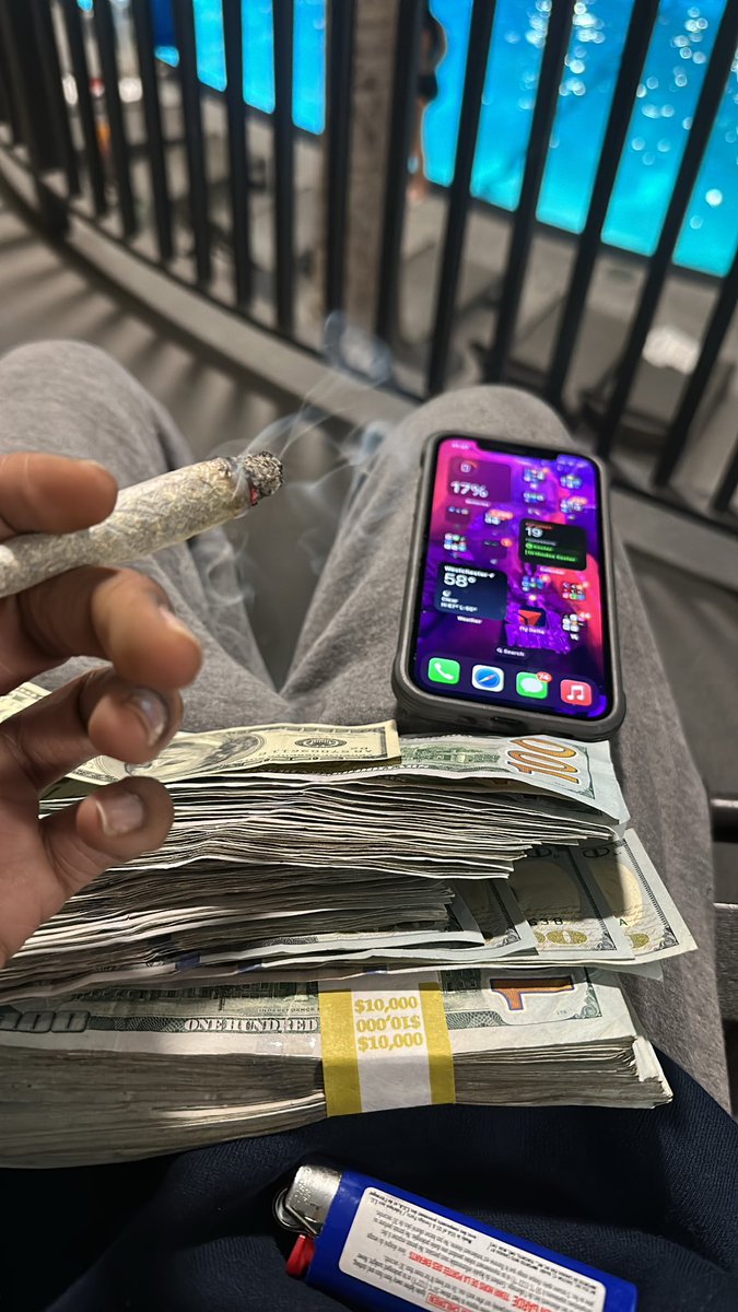 hldmyglck's tweet photo. #AlwaysWorking🔋 https://t.co/Nq8gzP5rDC