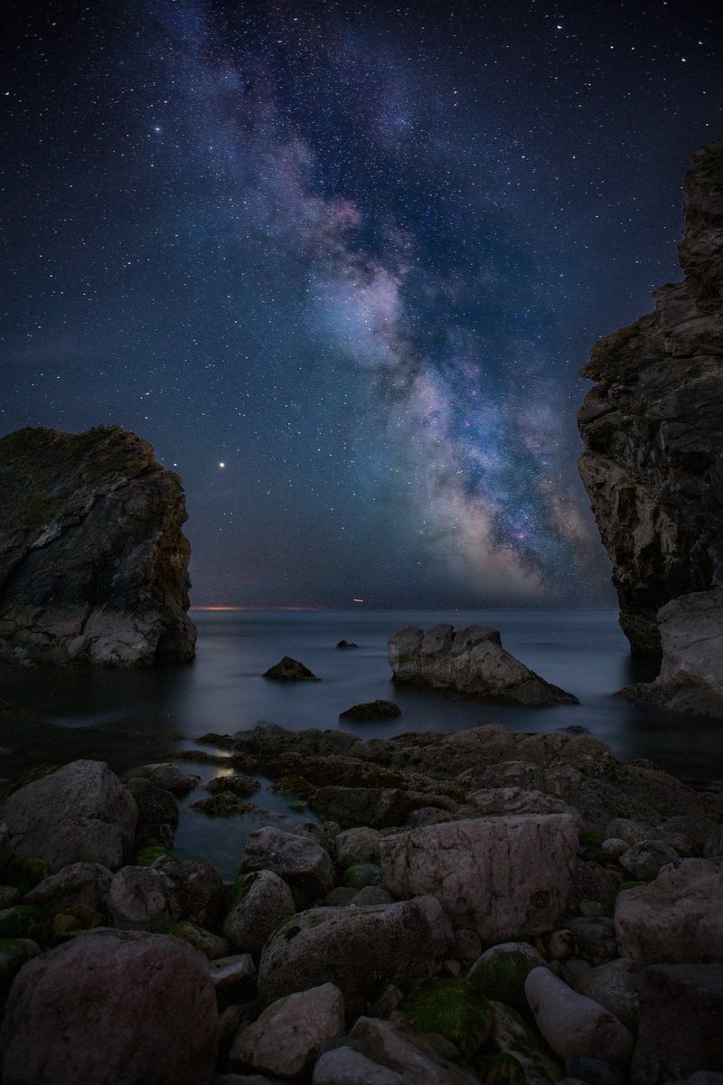 WHAT A NIGHT!!! 

after years of not really taking astrophotography seriously, I thought it was about time I dusted off my Milky Way gloves and give it another good go 😍

I really hope you like it. 

Let me know  ❤️