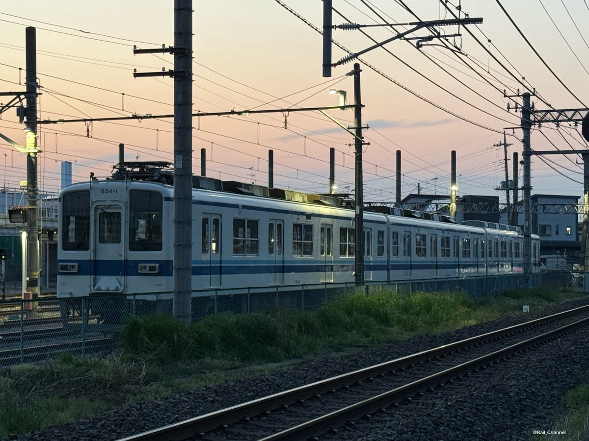 Rail_Channel's tweet photo. 2025.4.17  #館林派出所
仮台車を装着したものの、館林から出る気配がない #854F 。脱線から明日で1ヶ月になるけど、処遇が決まらないのか？

#850型 https://t.co/xNLIyxTxqd