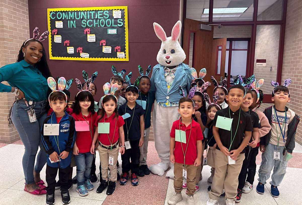 tamtamwise's tweet photo. My sweet little Pre-K bunnies got a lunchtime surprise from the Easter Bunny today! 🐰🥕 It gave high fives ✋ and even did a little jig! 💃 The smiles were priceless! 🥰✨ @_SJohnson91 @KRCreeggan @Aliefsneed https://t.co/vXSEpIBxBP
