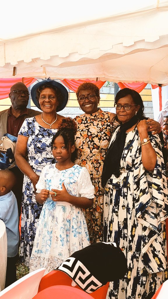 majorBILLYB's tweet photo. 2 of my mom's girlfriends since she turned 18.
2 of the favourite aunties that raised me.
52 years of friendship!
(And my little niece that's named after Mom).
Still buzzing that Mom is 70. β€οΈ https://t.co/Ap45QRg8Dr