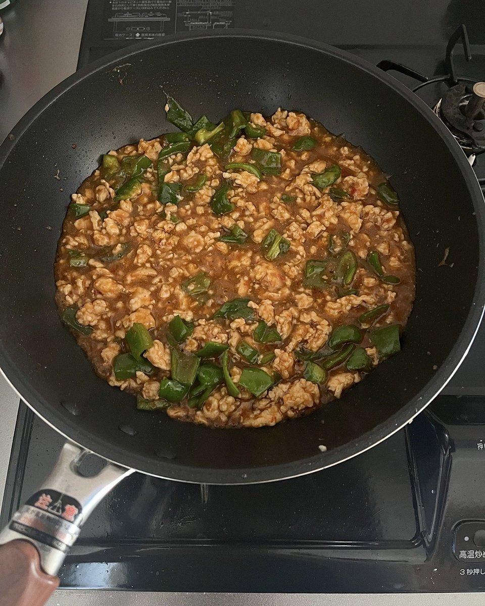 PATTIE_cooking's tweet photo. 【鶏そぼろピーマンの濃厚肉味噌ごはん】

濃いめのトロトロ肉味噌がご飯との相性抜群！
仕上げに温玉をのせて絡めながら食べると至福です🤤💕

詳しいレシピはこちら☟⁡
Instagram
https://t.co/To8DuOICBV

レシピサイトNadia
https://t.co/p9D7XNOVbL

#簡単レシピ #おうちごはん https://t.co/TbWmcO2XGR