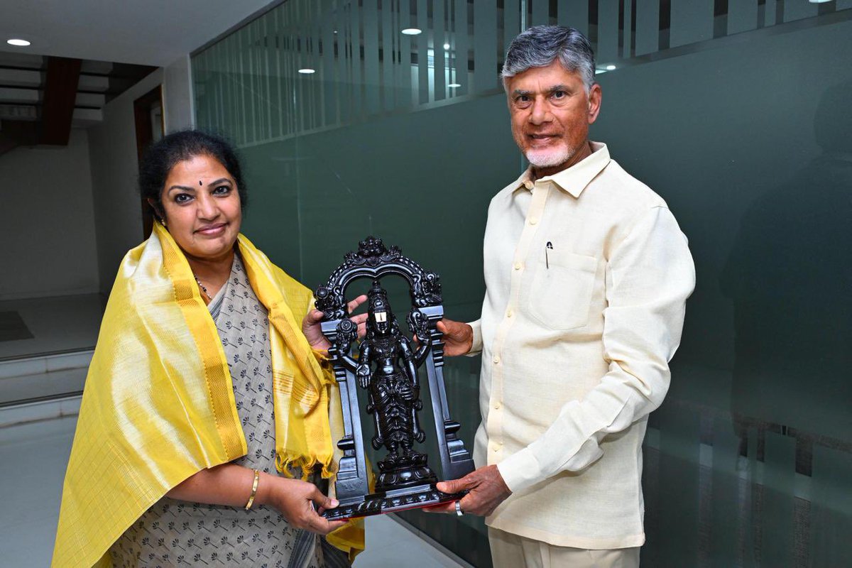 PurandeswariBJP's tweet photo. Wishing Sri Chandra Babu Naidu Garu a very happy birthday. May he be blessed with many more years of service to our State.

#HappyBirthdayCBN https://t.co/7Cfe5YgHDb