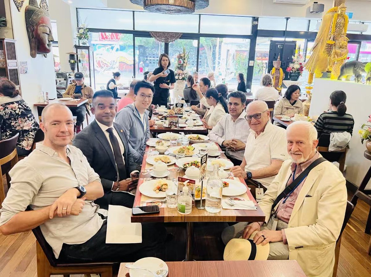 liu_xuyu's tweet image. An incredibly inspiring talk by Prof. Yugeesh Lankadeva @Yugeesh_Lon his discovery of high-dose sodium ascorbate to save lives from sepsis and other critical conditions！ Prof. Lankadeva also shared invaluable insights on bench-to-bedside translation! @HRIAust