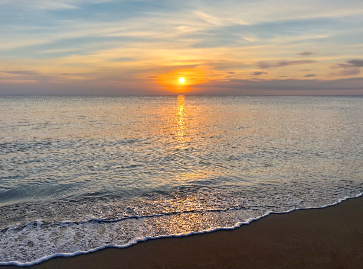 The sunrise’s poetic dance with life, beauty, and love serves as a powerful reminder to cherish and treasure every fleeting moment, to surround yourself with positive influences and beautiful people who uplift and inspire you, and to embrace the colours and emotions that make