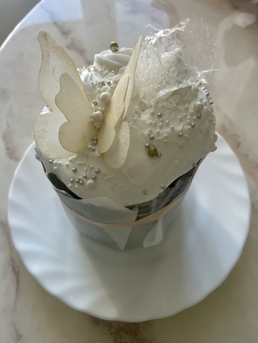 Христос Воскрес! Бажаю, щоб доля подарувала вам безліч приводів для щастя , нехай збудуться всі заповітні бажання! Миру всім нам та перемоги! 
Фото своєї паски прикріплю) Не тільки красива, а ще й смачна!