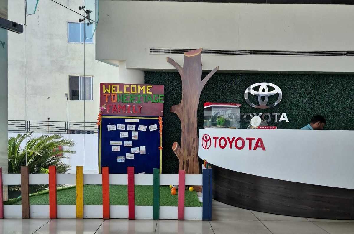 Nava_Bharata's tweet image. @Toyota_India buyer visits your showroom on Sunday, no sales representative, all cars locked, GM sales doesn't respond!

You don't give test ride,
don't innovate cabin &amp;amp; want customer to visit on workdays, R U OK?
#Bad_Service
@anandmahindra 
@TataMotors 
@MGMotorIn
@HyundaiIndia
