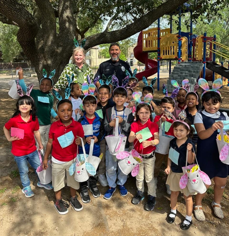 tamtamwise's tweet photo. Who's ready for an egg hunt?! We are! 🐣✨ After surprise visits from the Easter Bunny 🐰, we knew there had to be eggs filled with goodies hidden nearby! Big thanks to @KRCreeggan and Officer Alonzo for joining in the fun! 💐🥳 @_SJohnson91  @Aliefsneed https://t.co/viRXU2q0tF