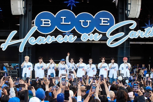 tang__kira's tweet photo. TREASURE menghadiri event Korean Heritage Night dalam rangka menyambut pertandingan  LA Dodgers VS Colorado Rockies

https://t.co/VrNJsFoxqN https://t.co/rkO0l1yMhT