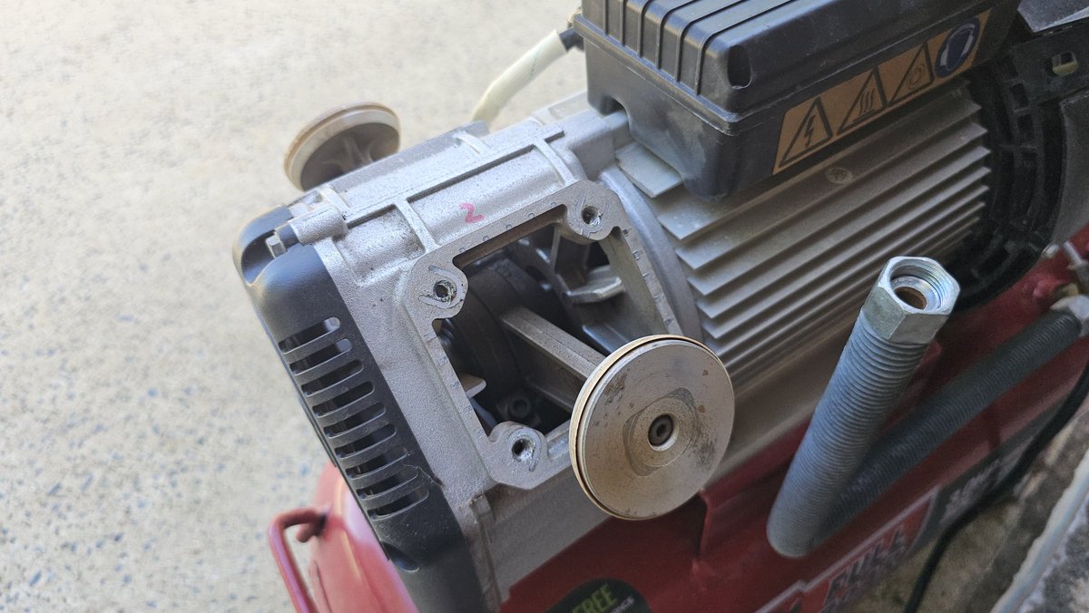 Alex Briggs (@alex__briggs) on Twitter photo My air compressor shit itself today, so I had to Mcagiver it. A chopped up feeler gauge was the perfect fix for a new valve. ππΌπ  My air compressor shit itself today, so I had to Mcagiver it. A chopped up feeler gauge was the perfect fix for a new valve. ππΌπ