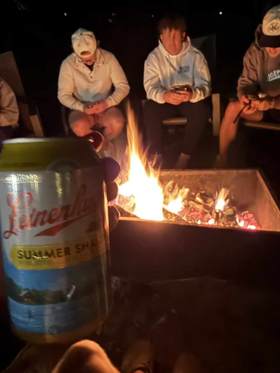 keithbloomberg's tweet photo. Shout out to being white and privileged in America. Don’t let a white boy get hot!! #white #lank https://t.co/emy8iJ7Nox
