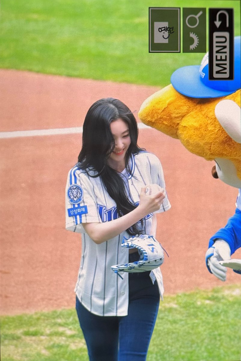 ooo0329's tweet image. #IRENEXSAMSUNGLIONS
#아이린_삼성라이온즈_시구

#아이린 #IRENE