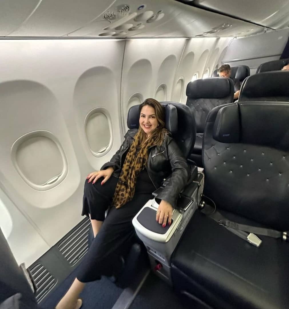 _Anikaangel's tweet photo. Touched down in Switzerland—where mountains meet million-dollar deals. Let’s make real estate moves on global soil.🇨🇭 https://t.co/HEmNDkfaVh