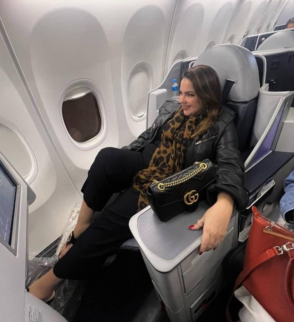 _Anikaangel's tweet photo. Touched down in Switzerland—where mountains meet million-dollar deals. Let’s make real estate moves on global soil.🇨🇭 https://t.co/HEmNDkfaVh