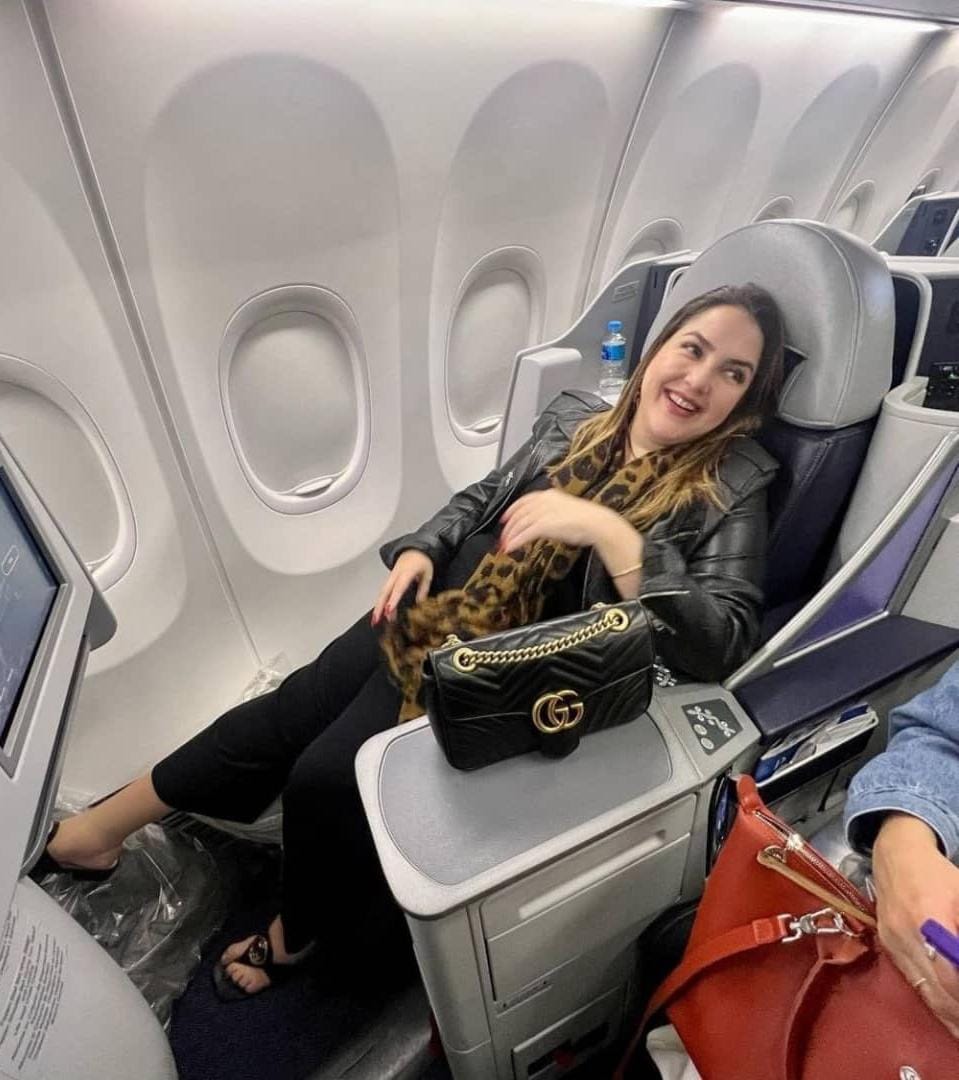 _Anikaangel's tweet photo. Touched down in Switzerland—where mountains meet million-dollar deals. Let’s make real estate moves on global soil.🇨🇭 https://t.co/HEmNDkfaVh