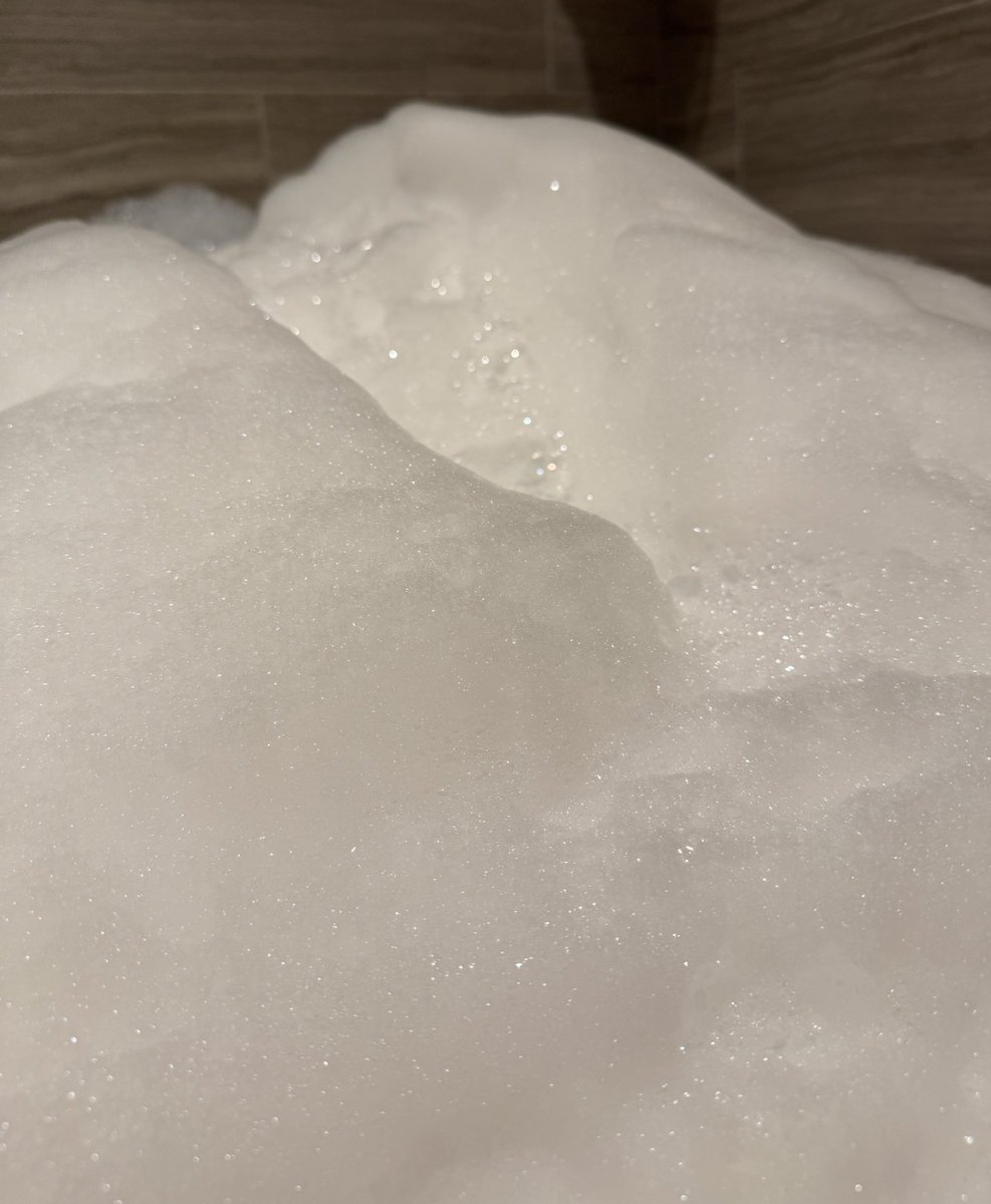 ERlN143's tweet image. 😶‍🌫️😶‍🌫️ Livin my best bubble bath guy life. #Iykyk #Periscope