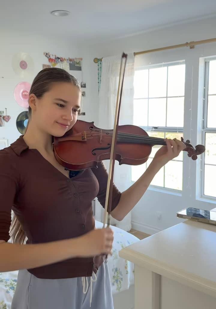 En iyi yapmayı sevdiğim şeyi yapıyorum 🎻 beni arayın, aklınızı başınızdan alacak tatlı bir melodi dinleyeyim