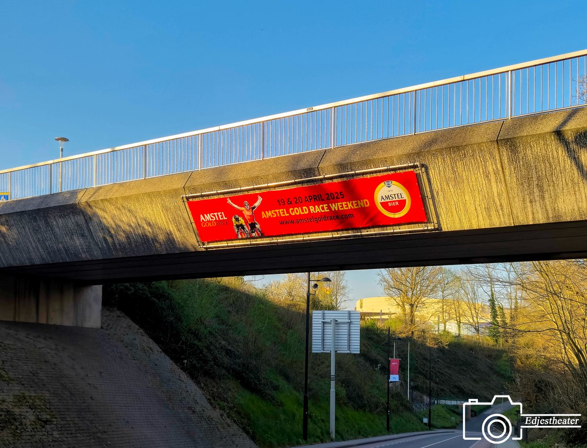 Edjestheater's tweet photo. Het is koers!
De derde van de vier grote voorjaarsklassiekers wordt in Nederland verreden. Het zuiden van Limburg staat vandaag volledig in het teken van de Amstel Gold Race.
#hetiskoers #cauberg #renaat #wielerman #voorjaarsklassieker #AmstelGoldRace #AGR #wielerklassieker https://t.co/U5GU3re9LS