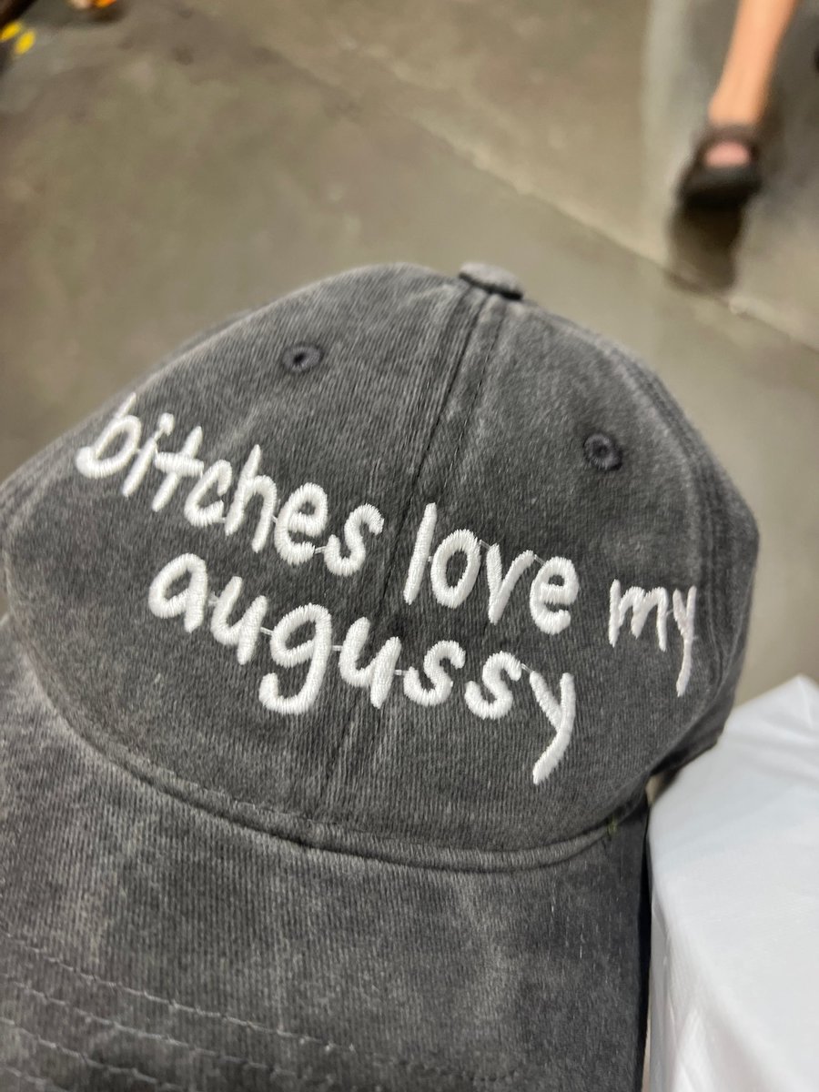 OhBoyItsAugust's tweet image. new clothing line dropping soon 🥱