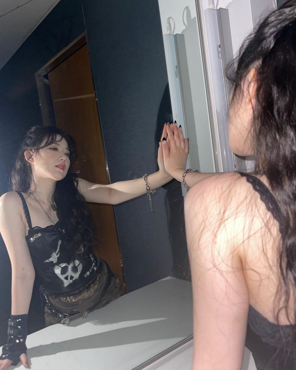 knyxdemonic's tweet image. voy a decir que mis fachitas son dignas para entrar en el #𝐫𖠇𝐲𝐚𝕝ೕ·𝖉𝕚𝒎e𝚗s𝕚ö𝚗  ☆ así que mucho ojito conmigo porque yo me siento como si fuera la novena integrante, ósea lista para cantar #𝑔î𝕣𝐥𝑠·𓂋𝓒a𝚙𝕚𝐭ă𝕝is𝒎 (,,&amp;gt;ヮ&amp;lt;,,)!

  𝑓lo𝚠er 𝐡asʜ𝚒ra ❀𖥨᩠ׄ݁  #𝚛uby