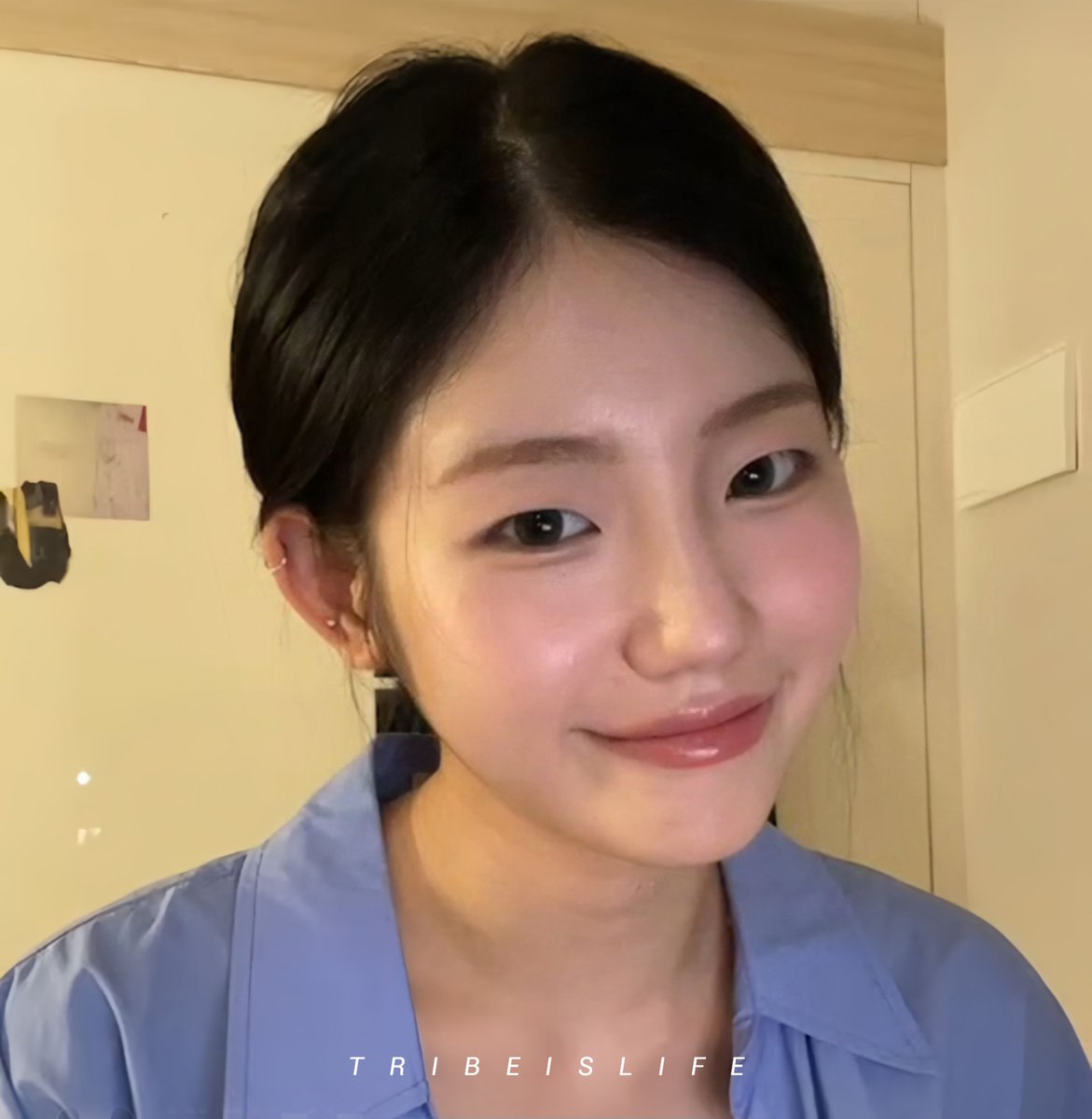 TRIBEISLIFE's tweet photo. hyunbin instagram live last night

i asked her " smileee please "

and she gave me a big smile🥺

i miss her so much and i'm glad she look healthy.

#트라이비 #TRI_BE #현빈 #HyunBin https://t.co/nCzw8pgFM1