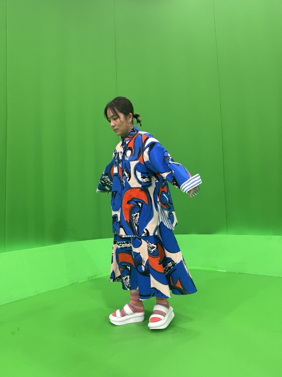 ミャクミャクみたいですねってコメントがやたら入ってきた先週のweekly world soccer の衣装💙🧡

可愛い衣装ありがとうございます💐
<a href="/marimekkojapan/">Marimekko Japan</a>