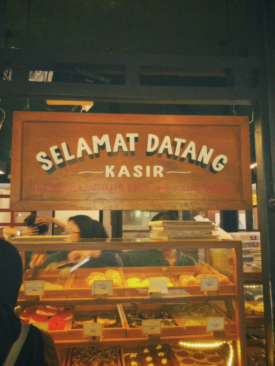 urrrrrrns's tweet photo. my gudness sekian lama akhirnya mencoba donat gulpad kecintaan<3 https://t.co/Q8nfxh3uMe
