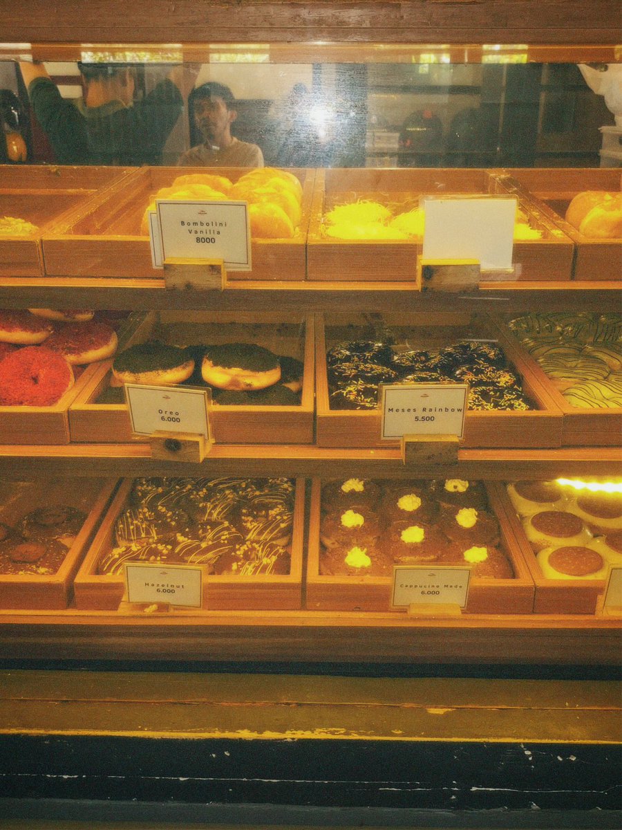 urrrrrrns's tweet photo. my gudness sekian lama akhirnya mencoba donat gulpad kecintaan<3 https://t.co/Q8nfxh3uMe