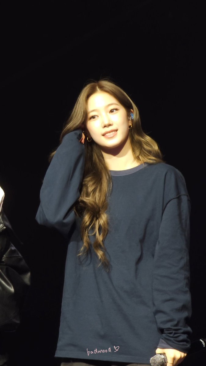 Fibadmood's tweet image. 不小心过曝了结果更美丽了 哎

#LE_SSERAFIM #카즈하 
#르세라핌 #カズハ