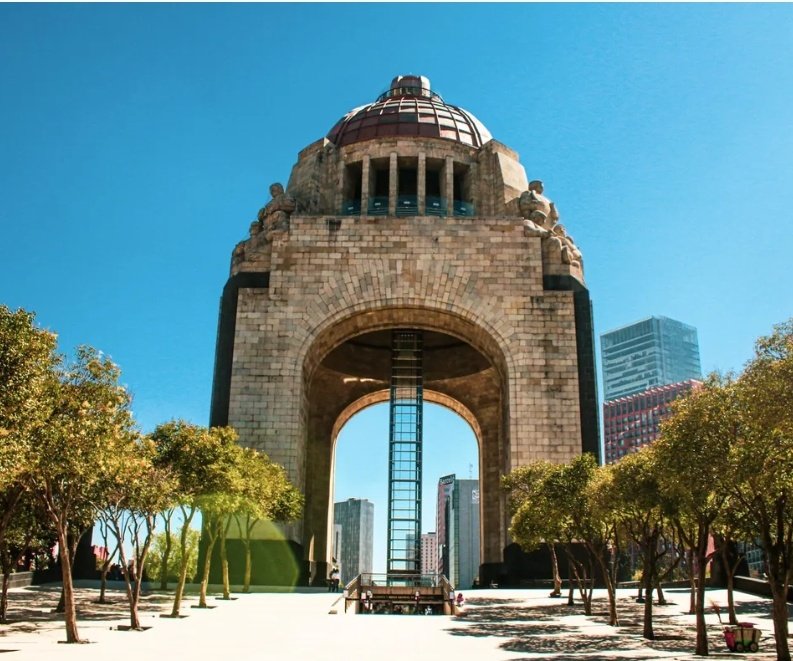 LauraEleu's tweet photo. Paseo de la Reforma y el Monumento a la Revolución son vergonzosos tianguis de chinaderas qué venden como mexicanas. 

Publicidad             |     Triste     
Turistica                 |      Realidad https://t.co/rvE12WGKsb