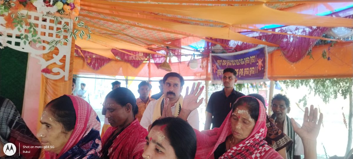irasisacharya's tweet photo. ମୋର ବିଧାନସଭା ଅନ୍ତର୍ଗତ ଭଟଲି ବ୍ଲକର ତରାଜୁଙ୍ଗା ଗ୍ରାମରେ ହେଉଥିବା ଅଖଣ୍ଡ ନାମଯଜ୍ଞରେ ଯୋଗଦାନ କରି ମହାପ୍ରଭୁ ଶ୍ରୀକୃଷ୍ଣ ଓ ମାତା ରାଧା ଙ୍କ ଦର୍ଶନ କରିବା ସହ ଆଶିର୍ବାଦ ଭିକ୍ଷା କଲି ll
#jaisrikrishna
#tarajunga
#BhatliBlock
#BhatliConstituency https://t.co/CVpa6vAItc