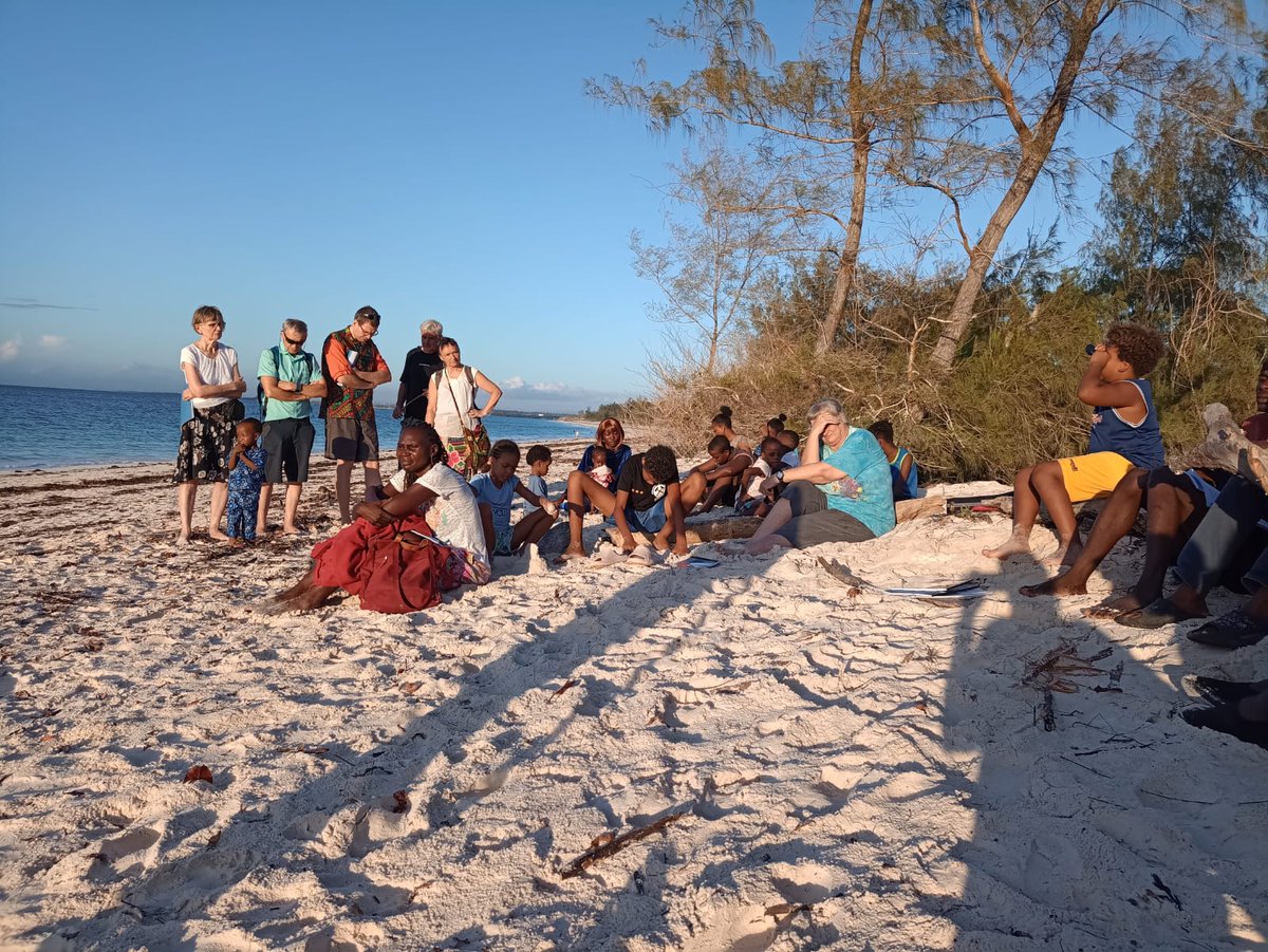 Sunrise and celebration! 🙏 He is risen! Joining our long-standing tradition of Easter morning service on the beach. Wishing you all Easter blessings! #EasterSunrise #HeIsRisen #ARochaKenya #Kenya