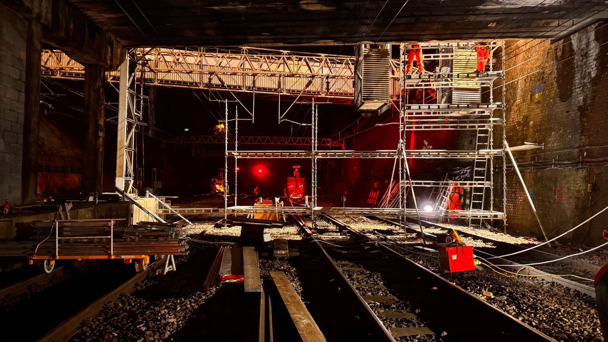 NetworkRailMAN's tweet photo. 📸 Greek Street bridge, Stockport

🦺 Over Easter, work is taking place to prepare for the structure’s rebuild, which is needed to keep the railway and road safe &amp; reliable 

🚆 Major changes to trains - please check before you travel at https://t.co/S9jOleiP9U

#EasterWorks https://t.co/J64vvyNgqc