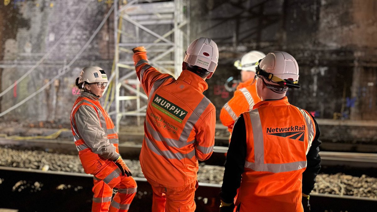 NetworkRailMAN's tweet photo. 📸 Greek Street bridge, Stockport

🦺 Over Easter, work is taking place to prepare for the structure’s rebuild, which is needed to keep the railway and road safe &amp; reliable 

🚆 Major changes to trains - please check before you travel at https://t.co/S9jOleiP9U

#EasterWorks https://t.co/J64vvyNgqc