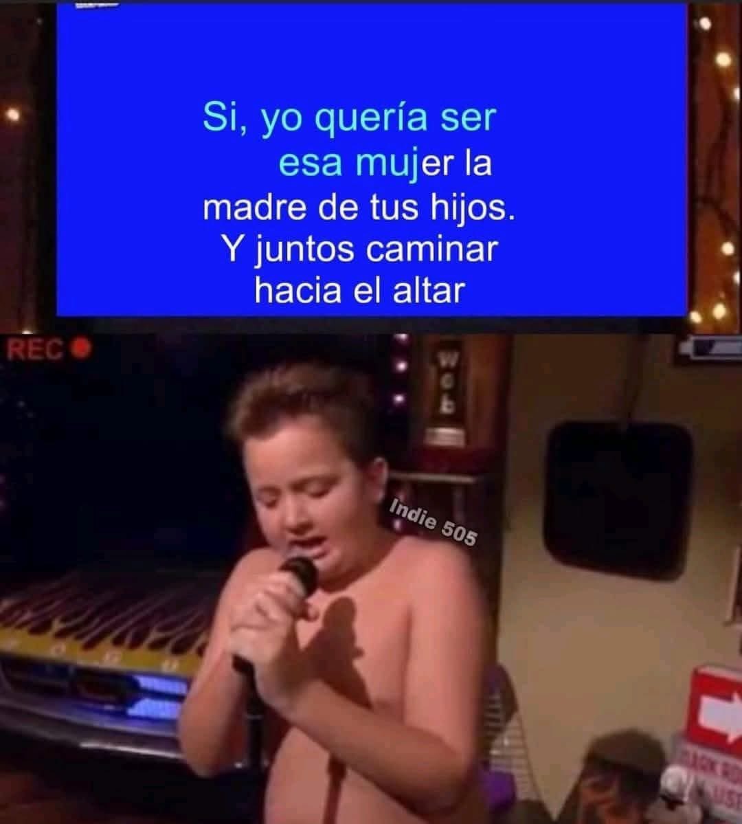 Javisness's tweet photo. *Me descuidan tantito en el karaoke*

Yo en corto: https://t.co/7YpSU823eo