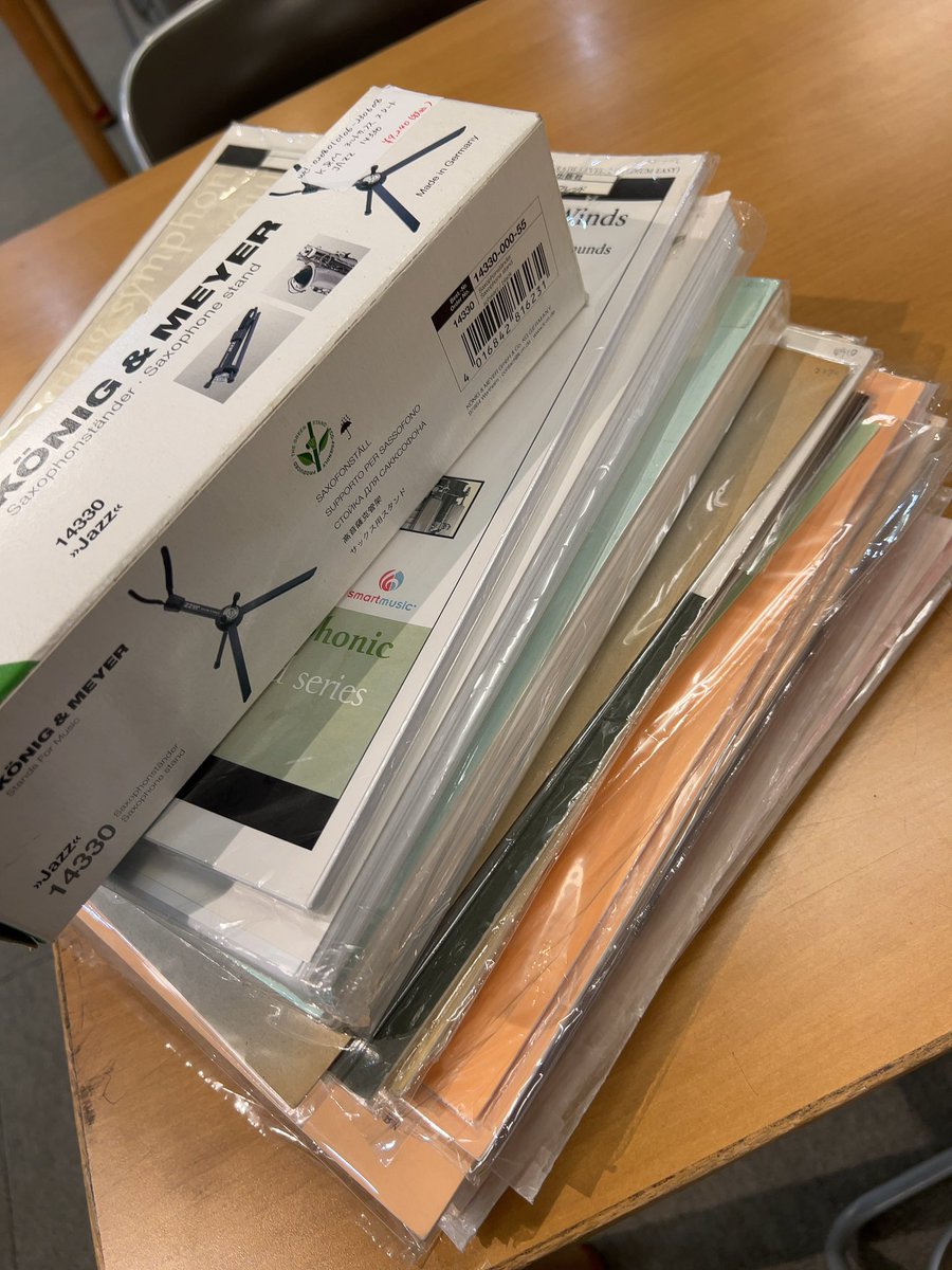 #オトナの吹部文化祭 にお邪魔してきました。
本体やアクセサリ、グッズやアクセサリがたくさん！
特価300円の楽譜を大量買いしてしまいました！イベールとか1万円近くする様な譜面も300円🙄
ミュールのエチュードもたくさんあったので、近くの音大生は今すぐ！
askswinds.com/ammp/