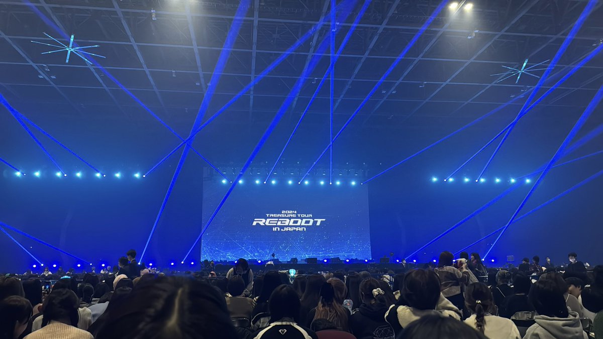 _820ah_'s tweet photo. 愛知国際展示場 Aichi Sky Expo

1️⃣枚目    B1ブロック /  84番
2️⃣枚目    C3ブロック  /  33番
3️⃣枚目    D11ブロック/   19番
4️⃣枚目    E7ブロック /   19番

4枚目のみ機材解放席⚠️
詳細はalt見てください 👀
参考までに…！！

Aichi Sky Expo エキスポ 愛知公演
エキスポ座席 TREASURE座席見え方 https://t.co/mby66lTLQP
